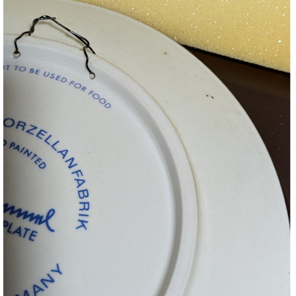 M.J. Hummel Annual Plates Collector Series 1980 Goebel - Picture 9 of 10